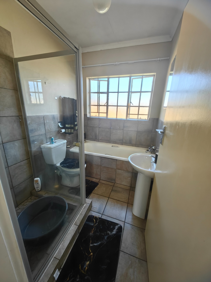 2 Bedroom Property for Sale in Vaalpark Free State